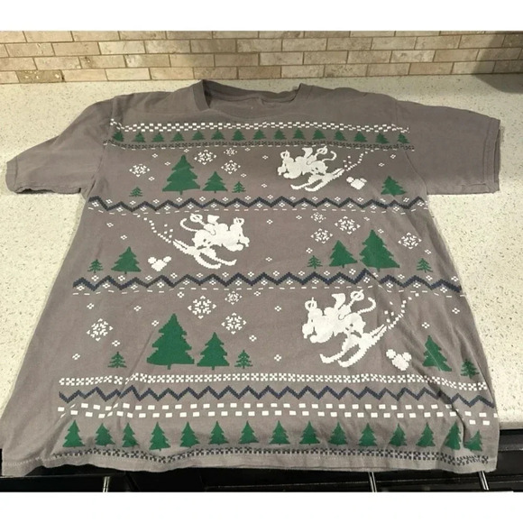 Walt Disney World Park Sweater Skiing Mickey Print Shirt Size medium b7 - Picture 1 of 2